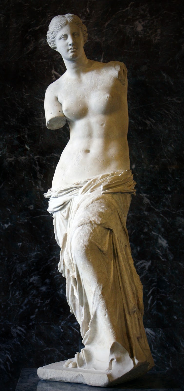 Venus+de+Milo,+Louvre+(10).jpg