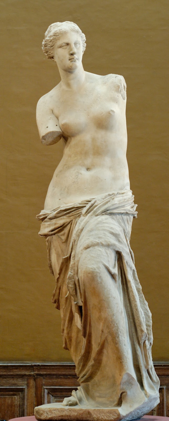 Venus+de+Milo,+Louvre+(26).jpg