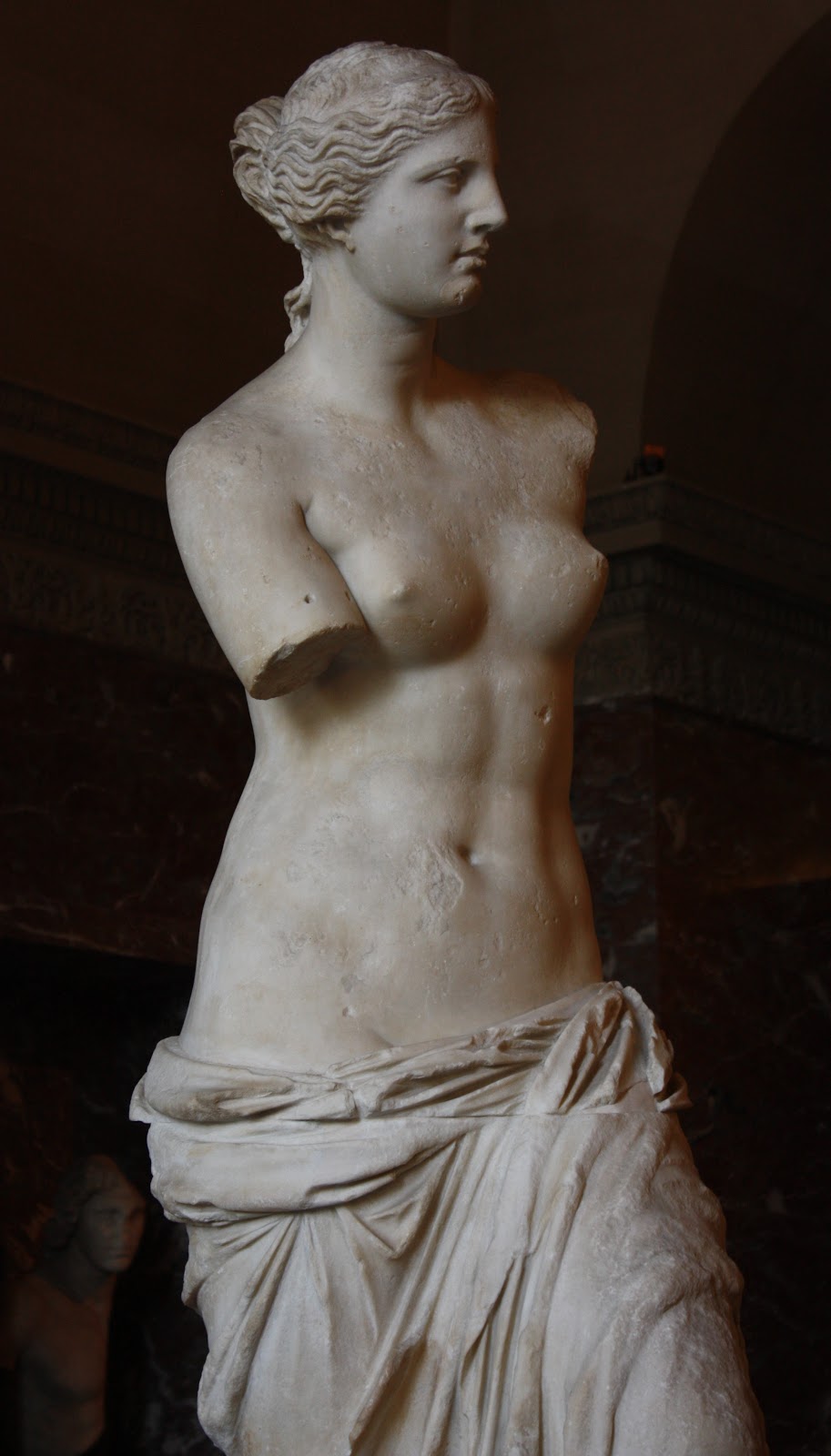 Venus+de+Milo,+Louvre+(33).jpg