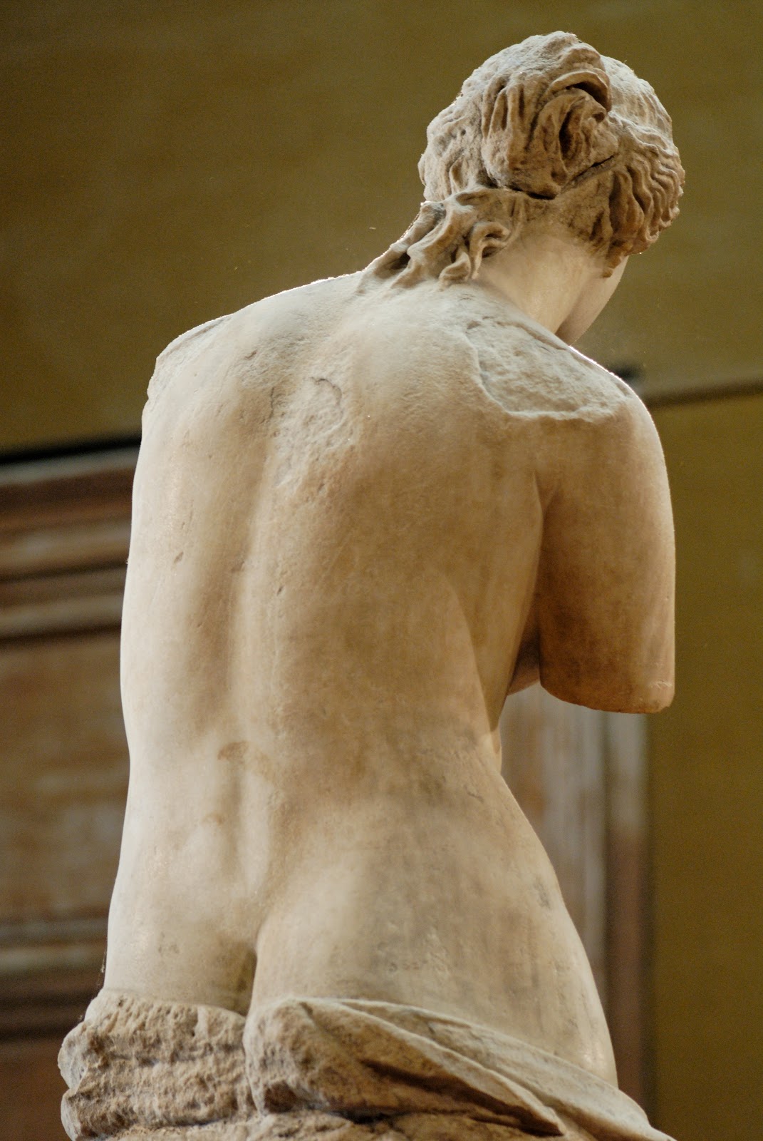 Venus+de+Milo,+Louvre+(40).jpg