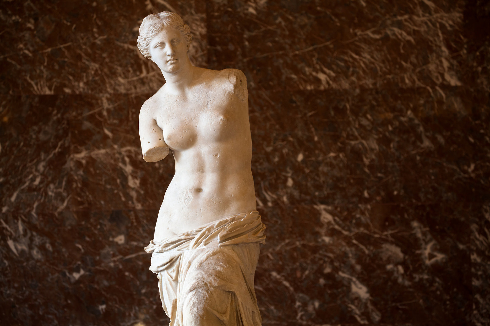 Venus+de+Milo,+Louvre+(46).jpg